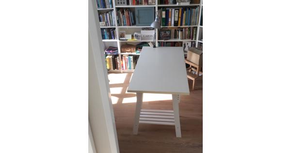 Blad op twee schragen van Ikea
