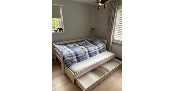Minder bed met onder bed en lades
