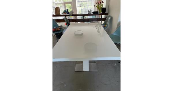 Witte hoogglans eettafel  160 bij 80 cm 