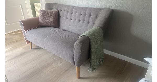 Gratis taupe zitbankje