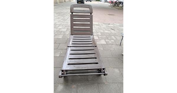 Ligbed met kussen 