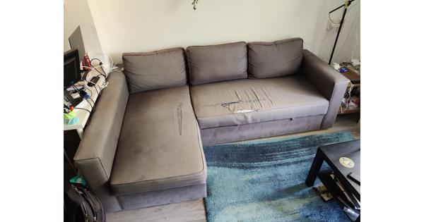 (slaap-)Hoekbank met opslagruimte. Stof versleten op plekken.