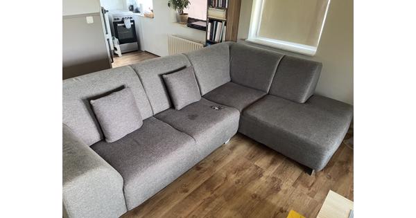 Comfortabele grijze hoekbank