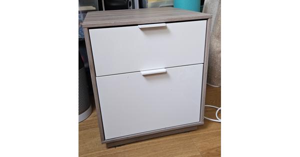 Ikea nachtkastje met 2 lades