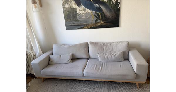 Nous living 3-zitsbank torino, grijs met houten poten