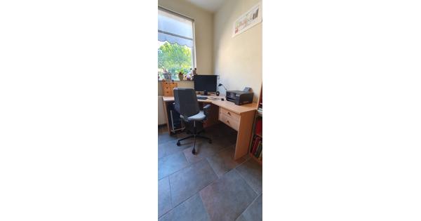 Hoekbureau met lades