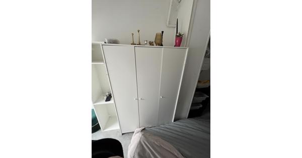 Driedeurs kledingkast
