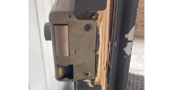 Remove Broken Key in Lock – Locksmith Slotenmaker Lorenzo
