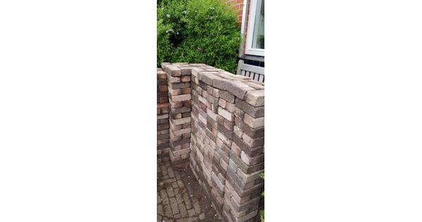 13m2 gekleurde betonnen klinkers maat 15x7,5x5 cm.