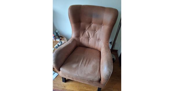 2 fauteuils nog in redelijke staat 