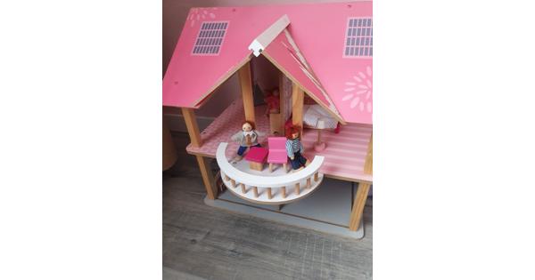 Houten poppenhuis