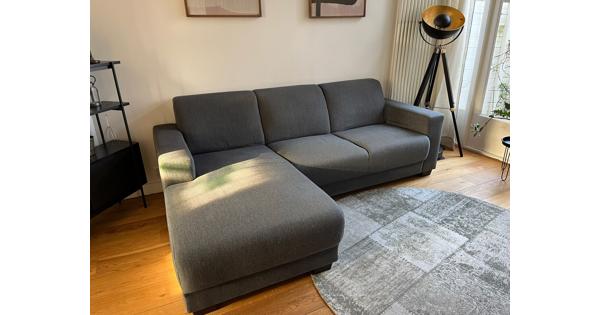 Gratis grijze hoekbank 