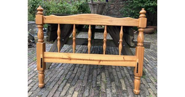 Houten eenpersoonsbed
