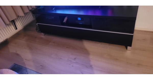Tv meubel en 2 zwarte kasten