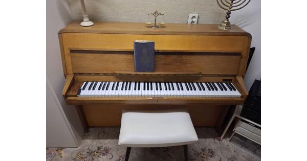 Rippen houten piano