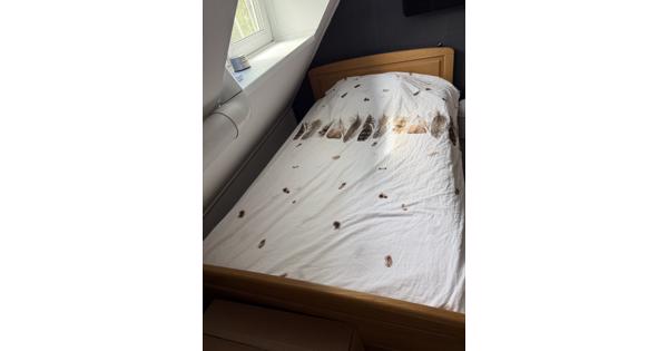 Een goed bed een twijfelaar 1,20 breed 2,00 meter lang