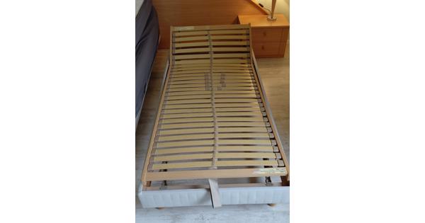 2 bedden met hand verstelbare lattenbodem 90 x 200 cm