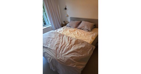 Kingsize bed (180x210)