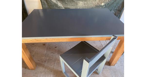 Eettafel met stoelen