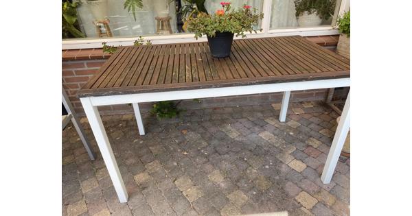 IKEA Falster tuintafel en 3x IKEA Falster stapelbare tuinstoelen