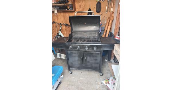 4 pits gas barbecue 