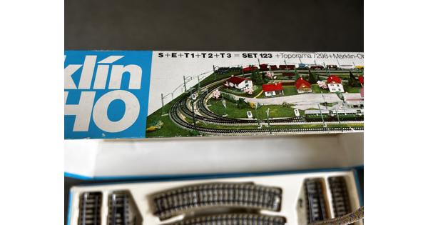 2 sets van Marklin incl wat losse onderdelen