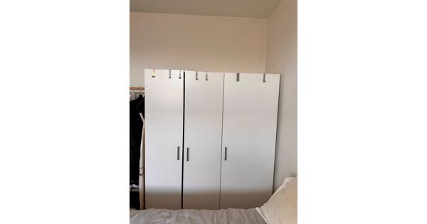 FREE / FREE: IKEA WHITE CLOSET (179x139x40)