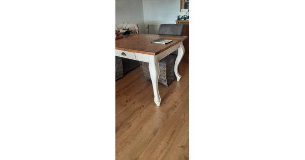 Nette Eettafel met 4 Stoelen