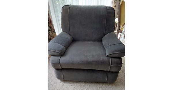 2 relaxfauteuils met uitklapbaar voetendeel