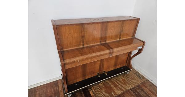 Goede gebruikte piano onlangs gestemd