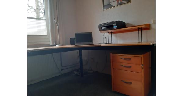 Ikea hoekbureau met ladenkast