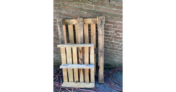 2 houten pallets gratis af te halen