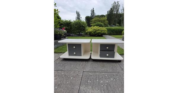 2 nachtkastjes