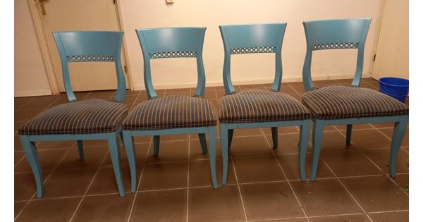  4 stoelen met stoffen bekleding