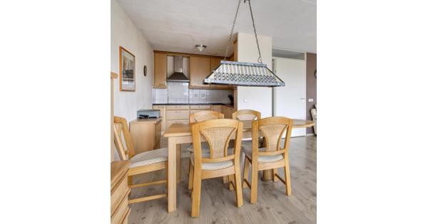 Houten eettafel voor 5 personen