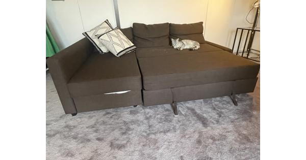 Bruine ikea slaapbank met caise longue