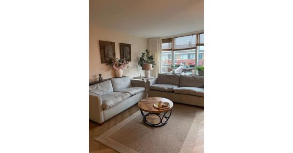  2 x 2-zits Richard James banken 2m x 0.85 m