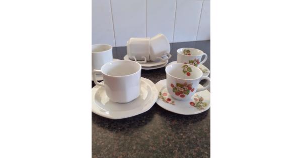 Serviesgoed  koffiekopjes en schotels