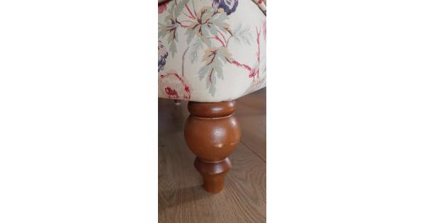 Gebloemde fauteuil