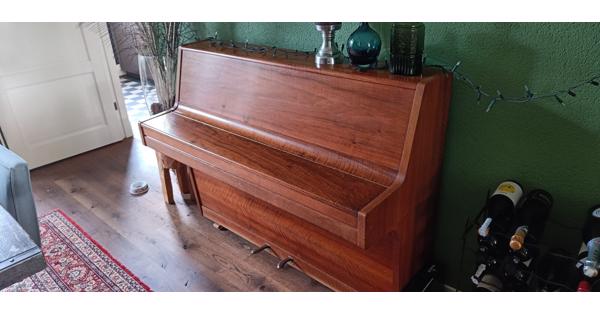 Albert Hahn piano, gestemd 