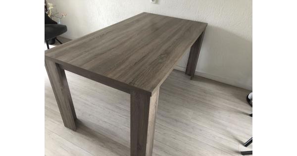 Rechthoekige houten eetkamertafel 