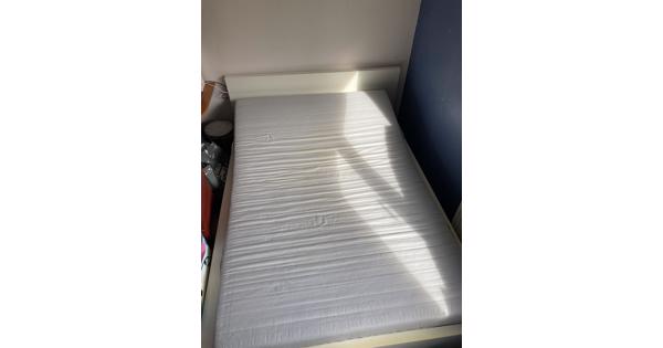 Malm Ikea bed 140x200. Met Sultan matras/topper 140x200x14.