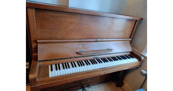 L. Simon upright piano (Amsterdam Oost)