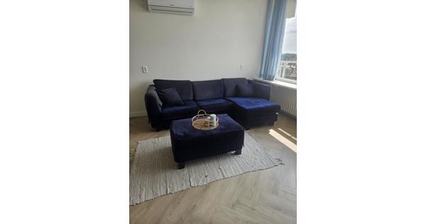Leuke hoekbank met hocker