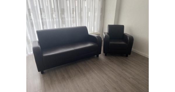 Mooie bank met stoel