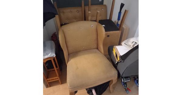 7 eetkamer stoelen 2 met leuning