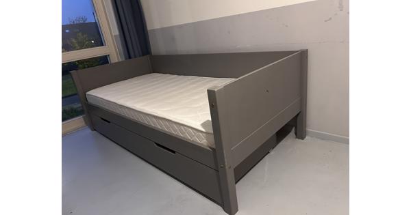 Eenpersoons bed 90x200 blauw/grijs incl. matras