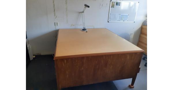 Bureau b(lad 150x160) met 2 werkplekken