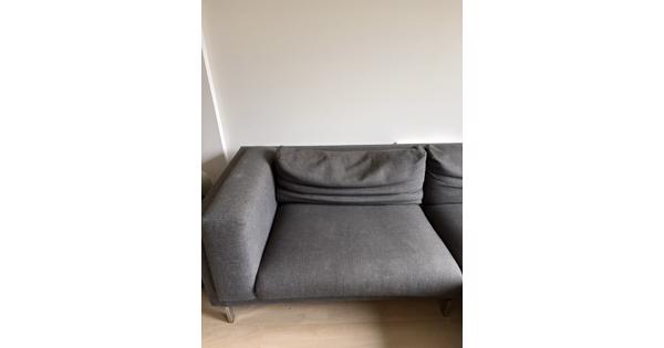 Grijze bank met chaise longue