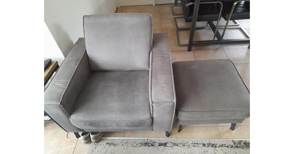 Fauteuil met hocker
